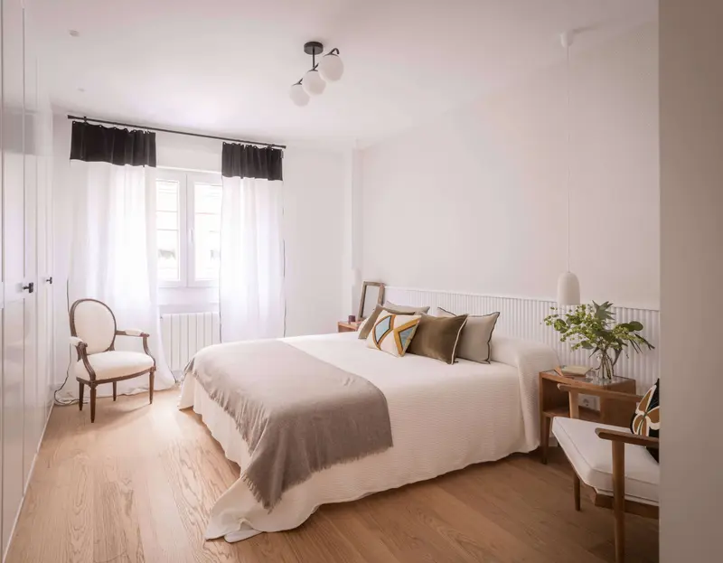 Dormitorio principal después de la reforma